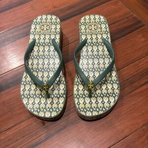 EUC authentic Tory Burch platform flip flops